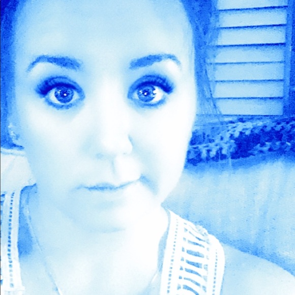 Meet your Posher, Sierra - Picture 2 of 3